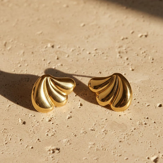 Gold shell-shaped stud earrings
